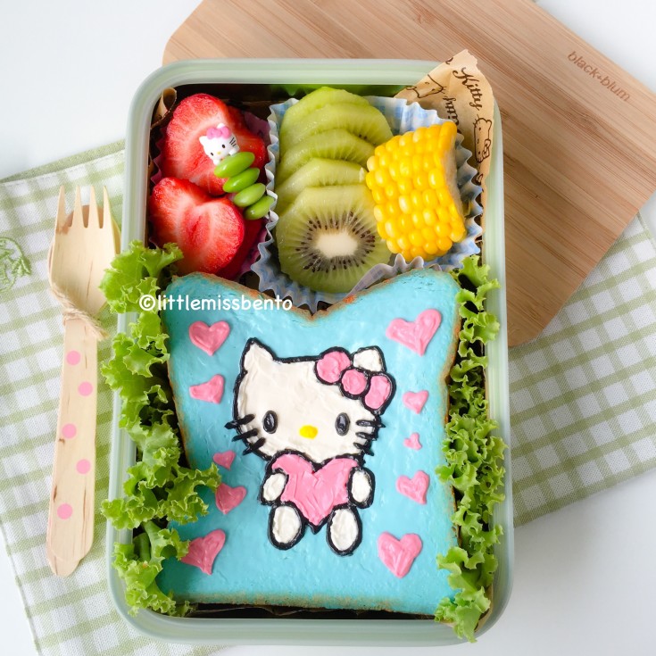 Hello Kitty Sandwich Bento (1)